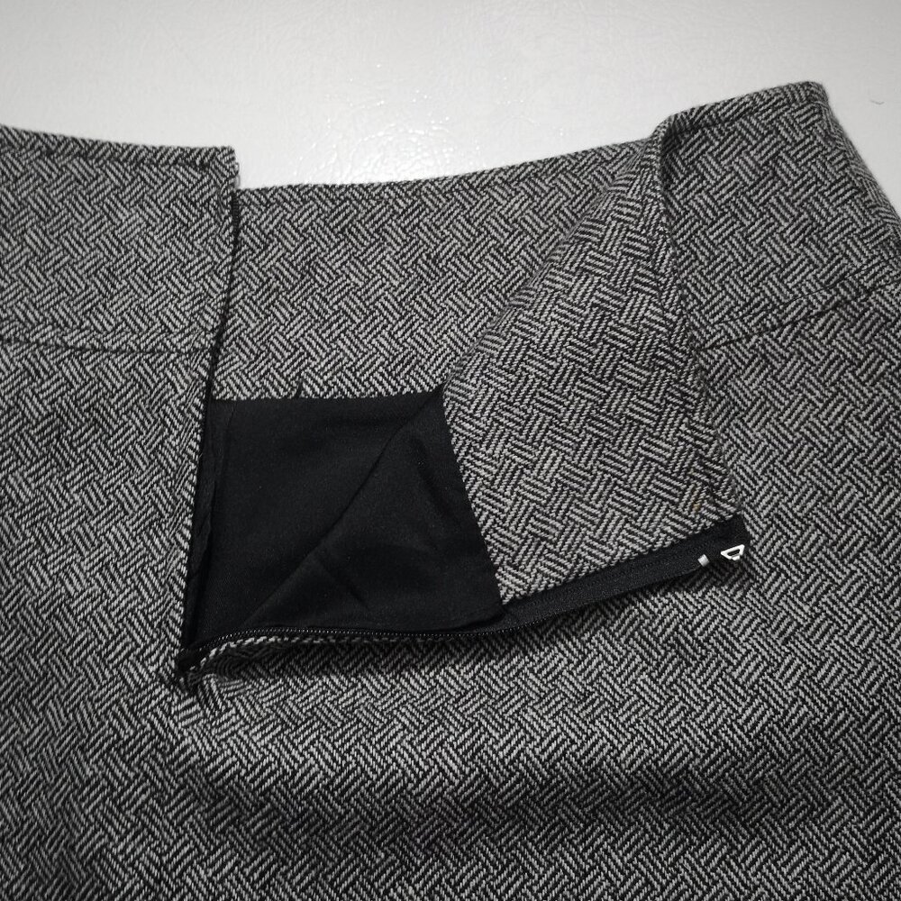 Cleo Petites Ladies Size 12 Black & Grey Herringbone Made in Canada A-line Skirt - Picture 8 of 11